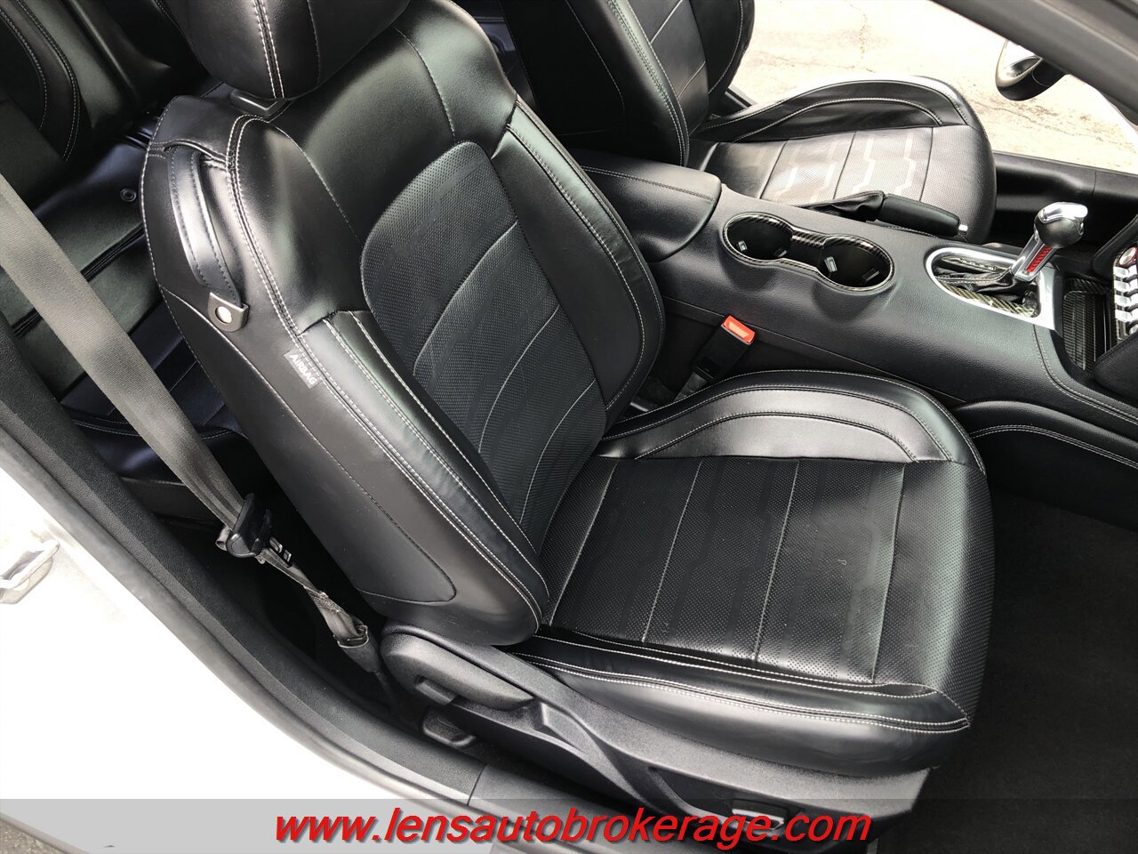Used 2019 Ford Mustang Premium w/ Equipment Group 201A RWD image 18