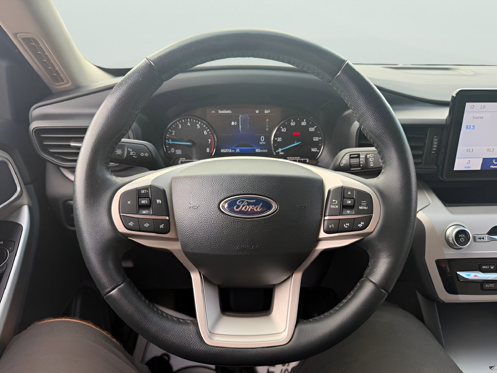 Used 2023 Ford Explorer XLT RWD image 16