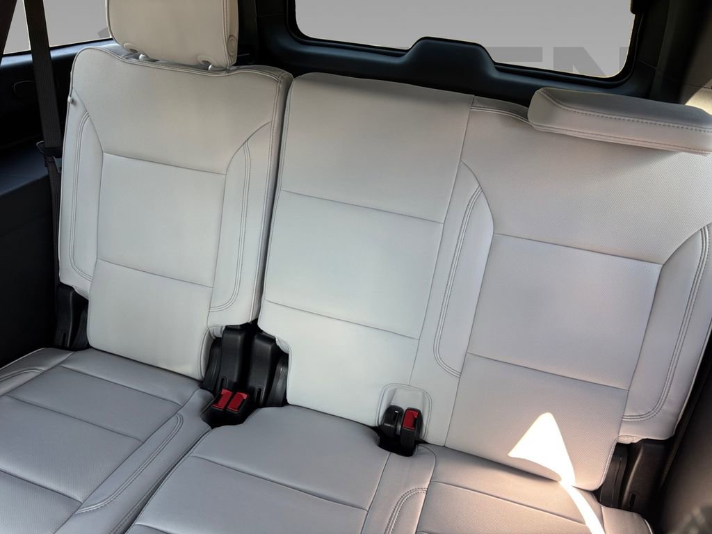 New 2025 Chevrolet Suburban Premier image 5