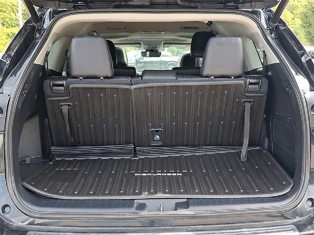 Used 2022 Toyota Highlander XLE AWD/4WD image 28