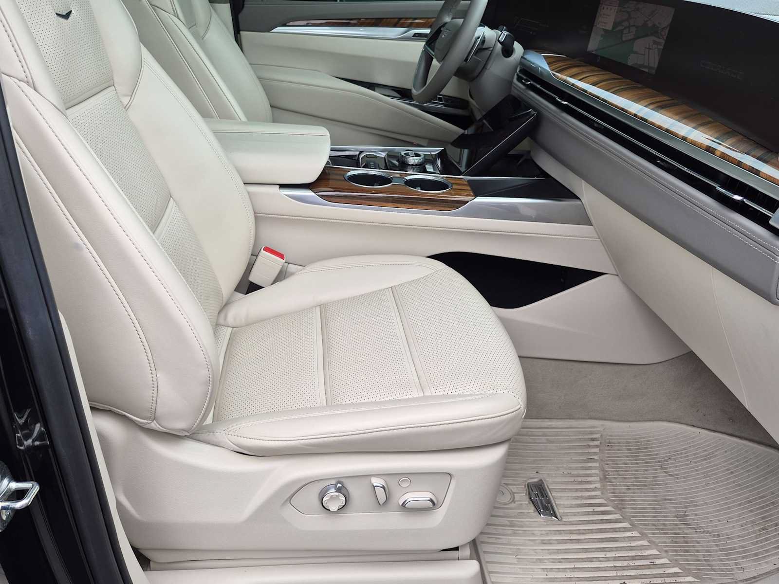Used 2025 Cadillac Escalade Sport Platinum w/ LPO, ONYX Package AWD/4WD image 23