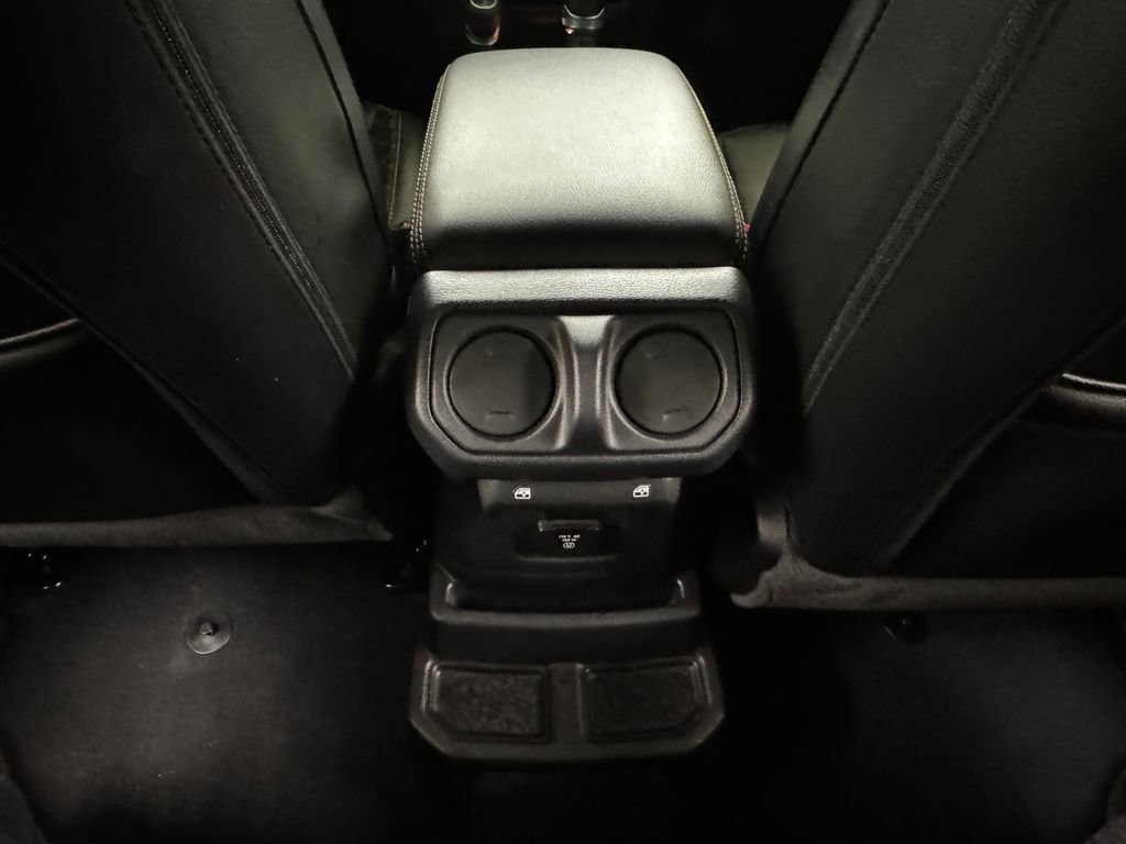 Used 2021 Jeep Wrangler Unlimited Sahara image 28
