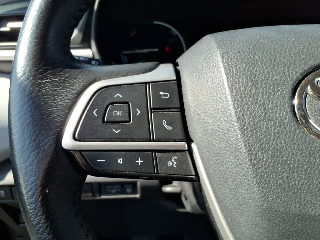 Used 2025 Toyota Sienna XLE FWD image 22