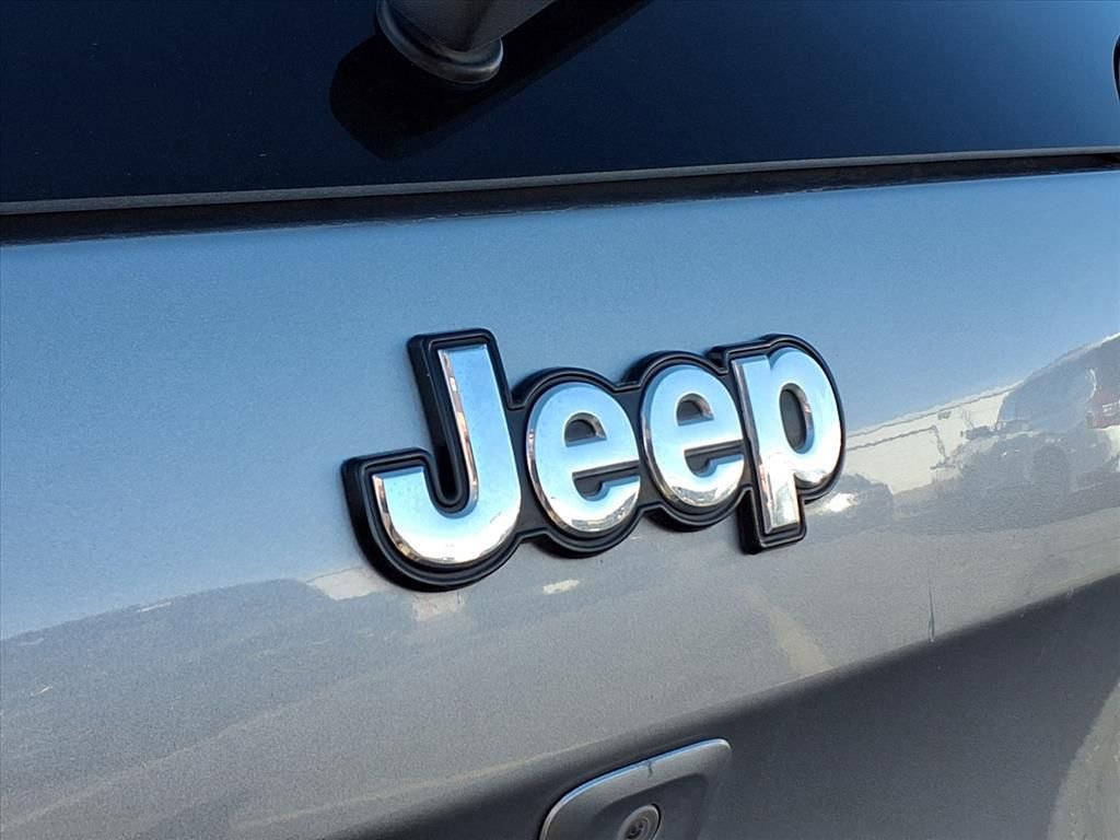 Used 2016 Jeep Cherokee Sport image 20