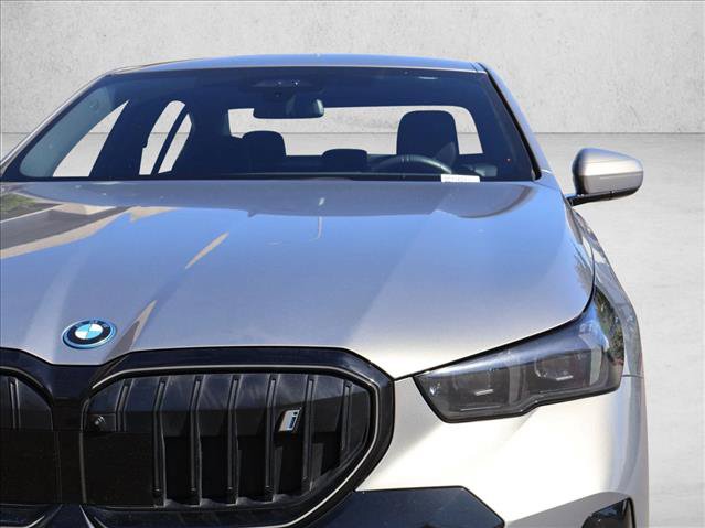 Used 2025 BMW i5 xDrive40 w/ M Sport Package AWD/4WD image 2