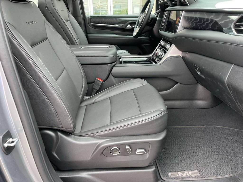 Used 2023 GMC Yukon XL Denali AWD/4WD image 24