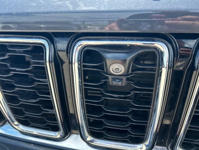 Used 2023 Jeep Grand Cherokee L Limited w/ Luxury Tech Group II AWD/4WD image 3