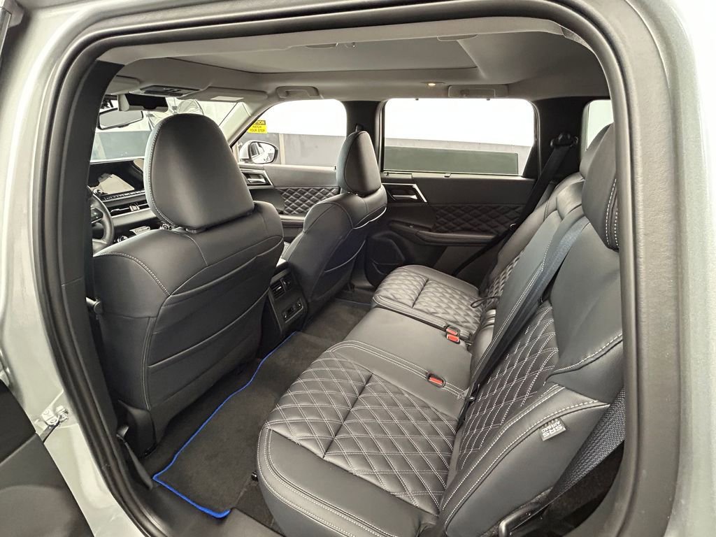 New 2025 Mitsubishi Outlander SEL image 38
