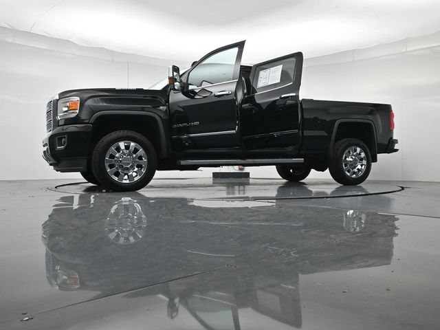 Used 2018 GMC Sierra 2500 Denali w/ Duramax Plus Package AWD/4WD image 57