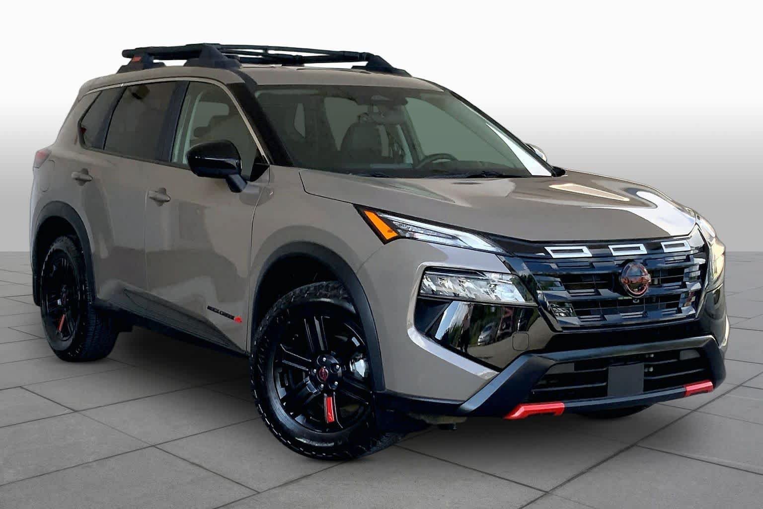 Used 2025 Nissan Rogue SV AWD/4WD image 3
