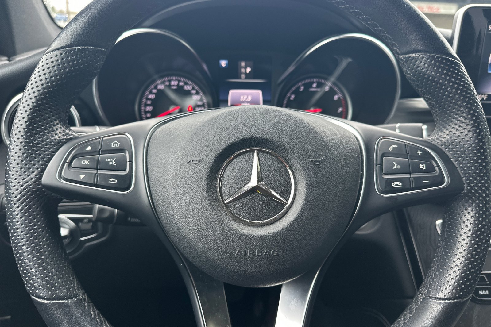 Used 2019 Mercedes-Benz GLC 300 4MATIC image 22