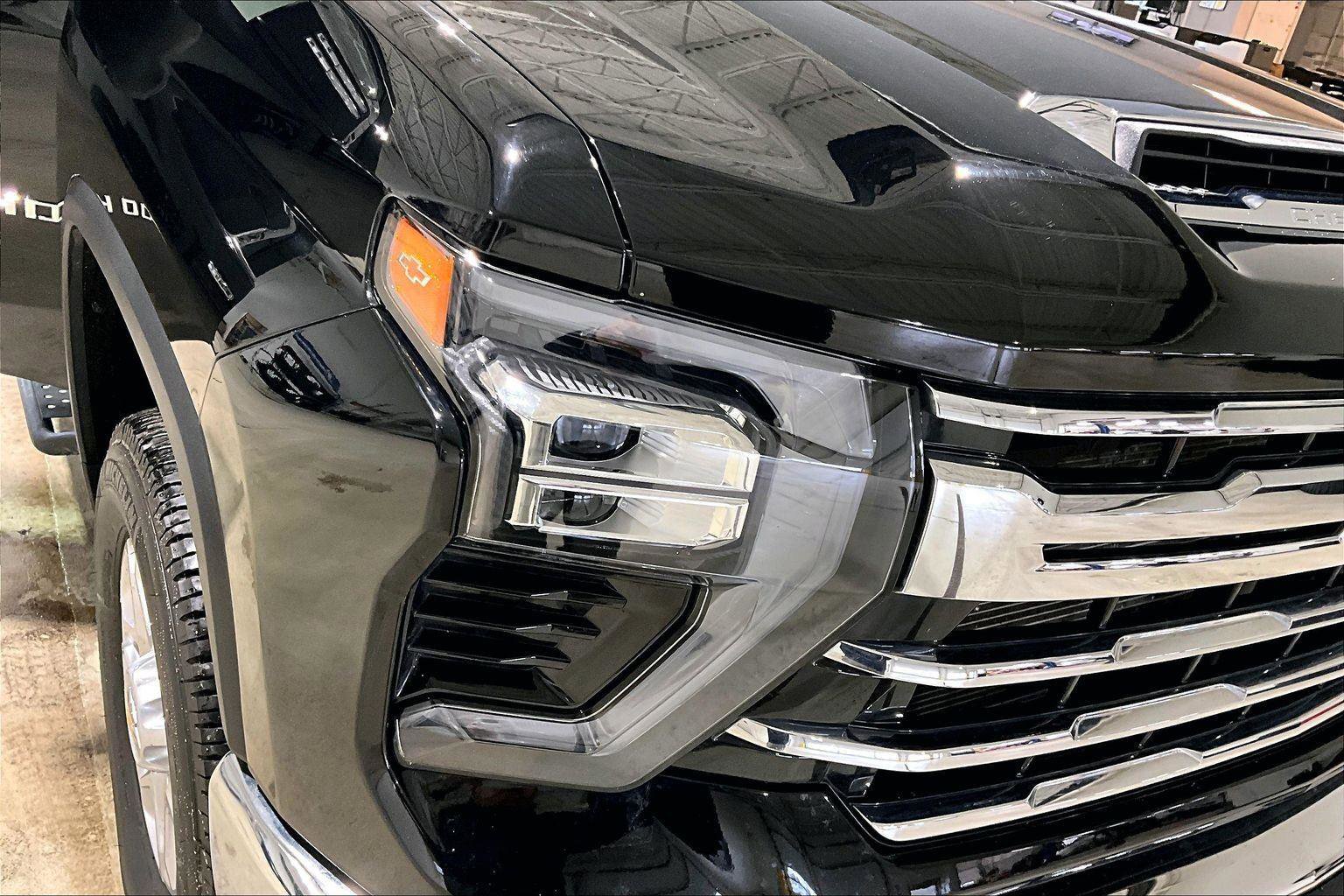 Used 2024 Chevrolet Silverado 2500 LTZ w/ LTZ Convenience Package image 31