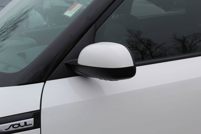 Used 2017 Kia Soul + image 12