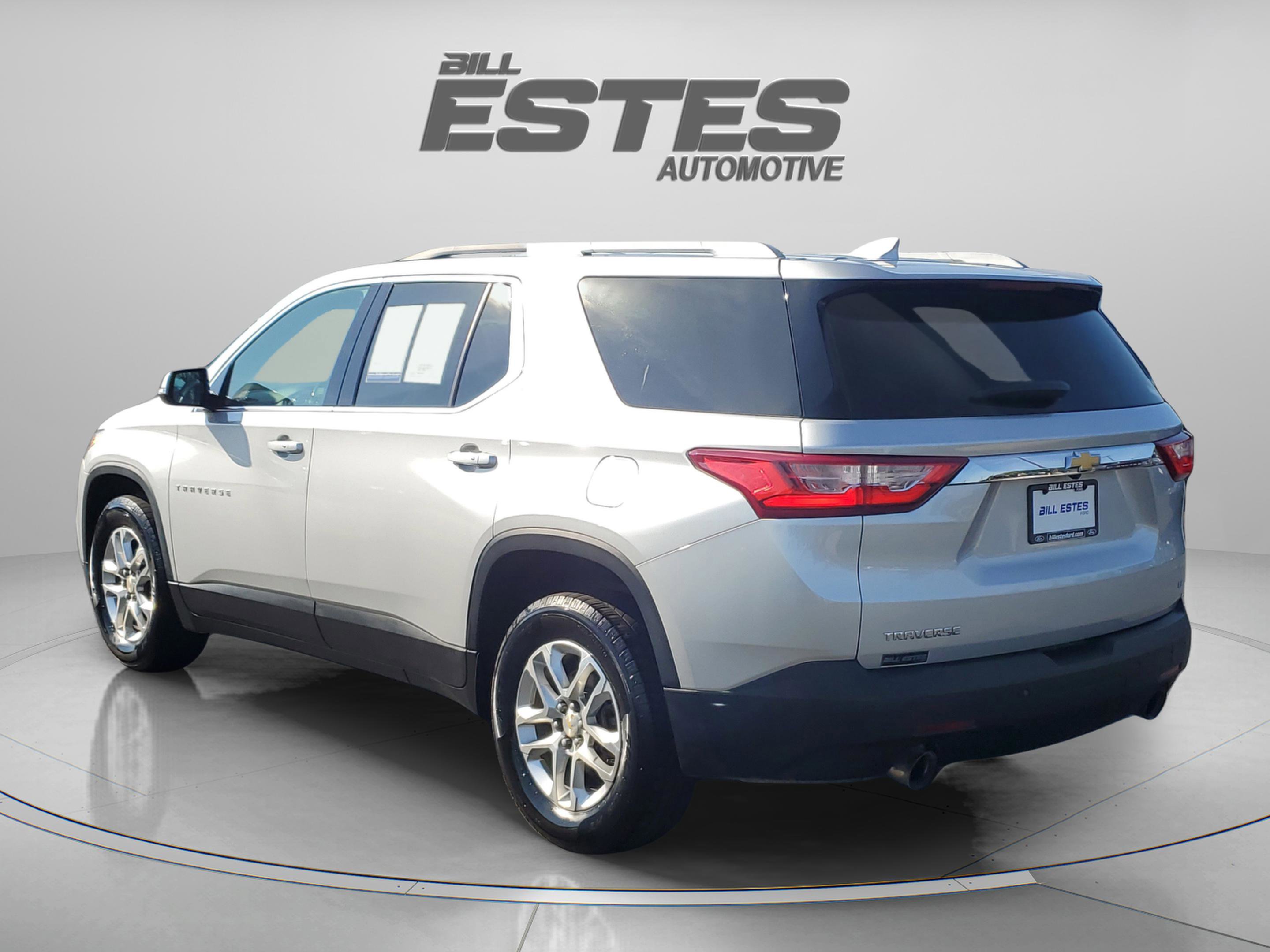 Used 2018 Chevrolet Traverse LT FWD image 2