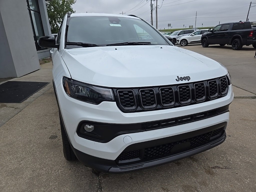 Used 2026 Jeep Compass Latitude image 15