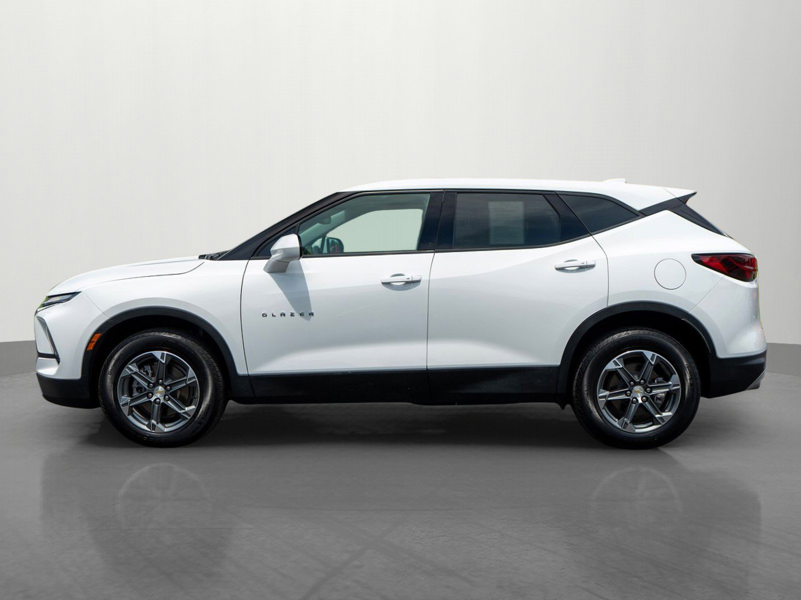 Used 2025 Chevrolet Blazer LT AWD/4WD image 4