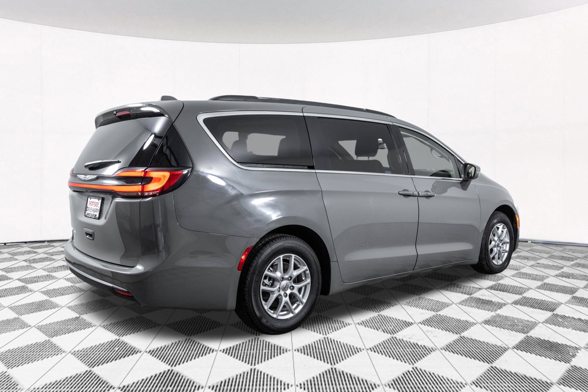 Used 2022 Chrysler Pacifica Touring-L FWD image 18
