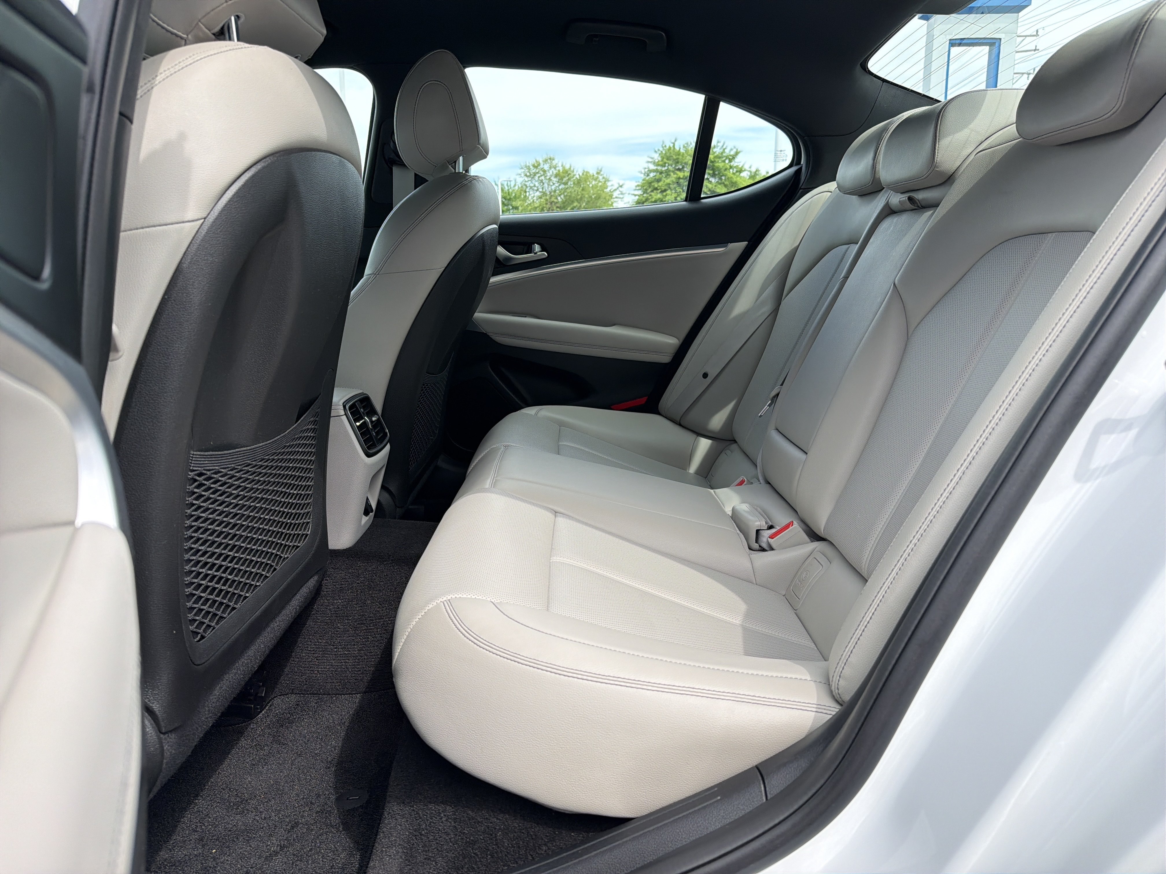 Used 2022 Genesis G70 2.0T AWD/4WD image 32