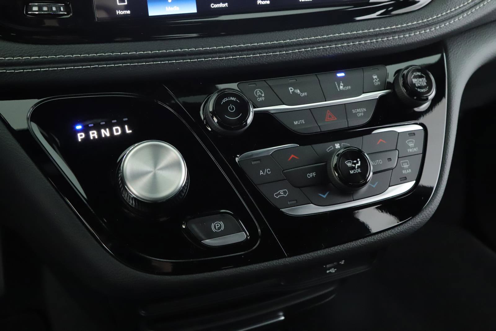 New 2026 Chrysler Pacifica Select image 15