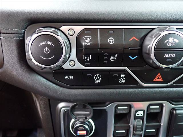 Used 2024 Jeep Gladiator Rubicon w/ Convenience Group AWD/4WD image 18