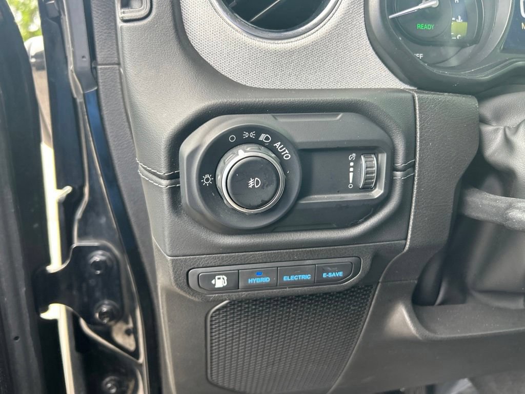 Used 2024 Jeep Wrangler Unlimited Sahara AWD/4WD image 36