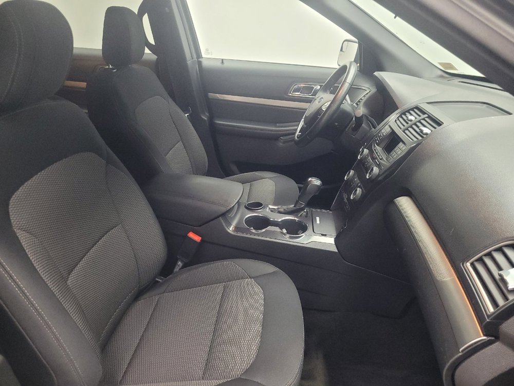 Used 2018 Ford Explorer XLT FWD image 21