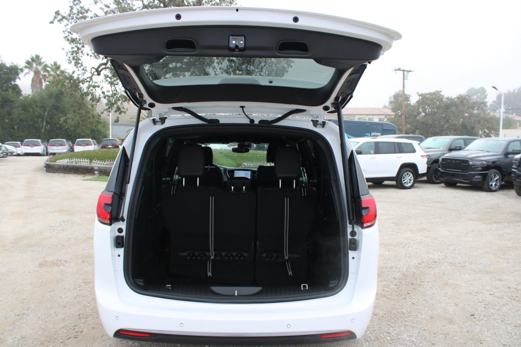 New 2026 Chrysler Pacifica Select image 32