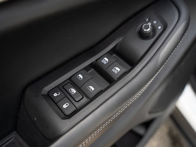 Used 2024 Jeep Grand Cherokee Limited w/ Black Appearance Package AWD/4WD image 16
