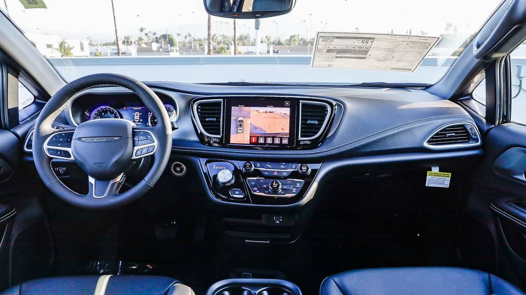 New 2027 Chrysler Pacifica Select FWD image 15