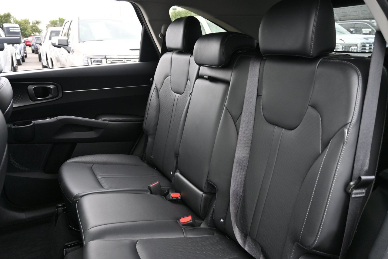 Used 2025 Kia Sorento S AWD/4WD image 20