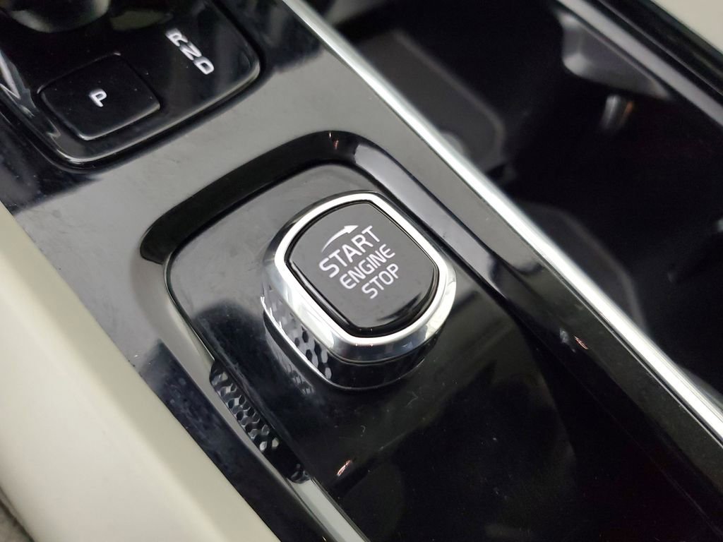 Certified 2024 Volvo XC60 B5 Core w/ Protection Package Premier image 35