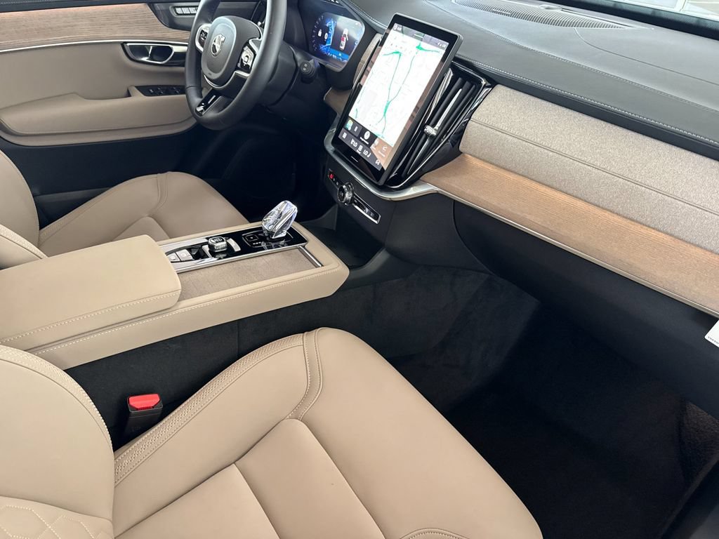 New 2026 Volvo XC90 T8 Plus w/ Protection Package Premier AWD/4WD image 16