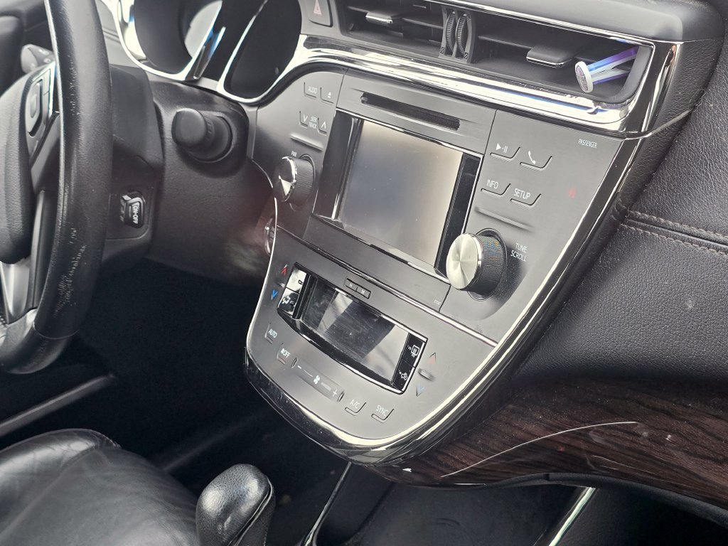 Used 2014 Toyota Avalon XLE FWD image 16