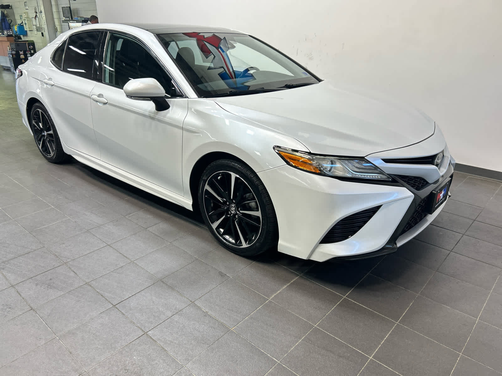 Used 2019 Toyota Camry XSE FWD image 2