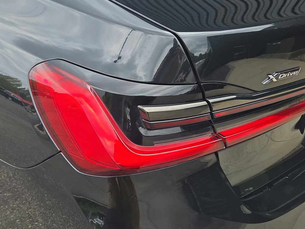 Used 2020 BMW 750i xDrive w/ Executive Package AWD/4WD image 26