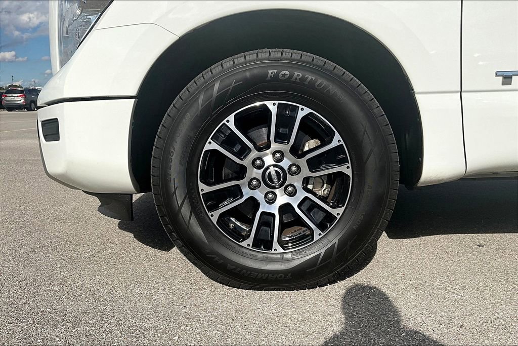Used 2023 Nissan Titan SV image 11