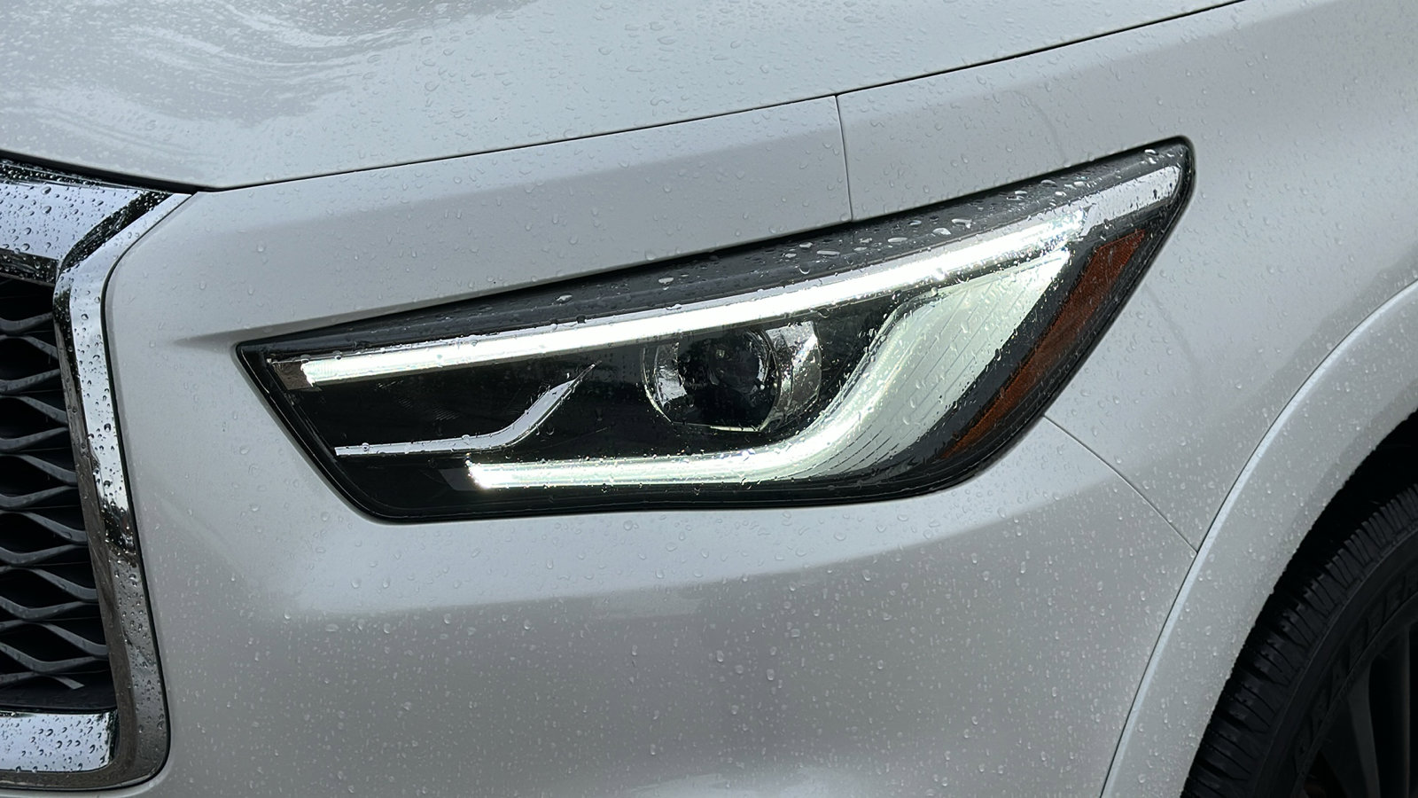 Used 2022 INFINITI QX80 Sensory image 4