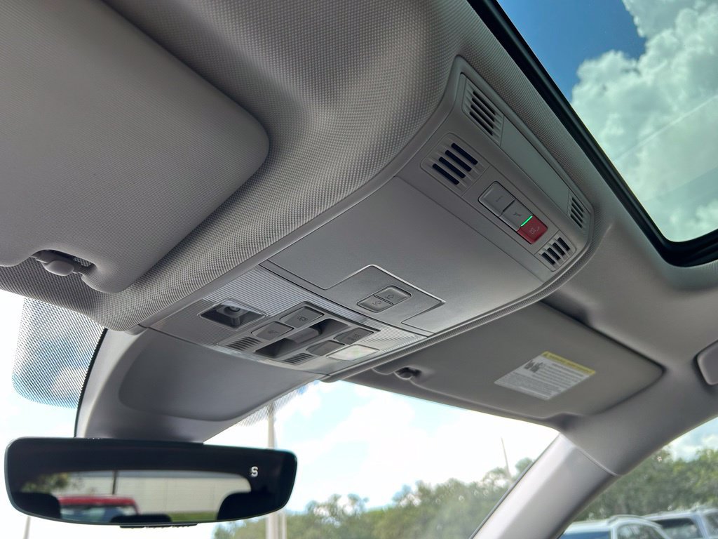 Certified 2023 Volkswagen Tiguan SE w/ Panoramic Sunroof Package FWD image 31