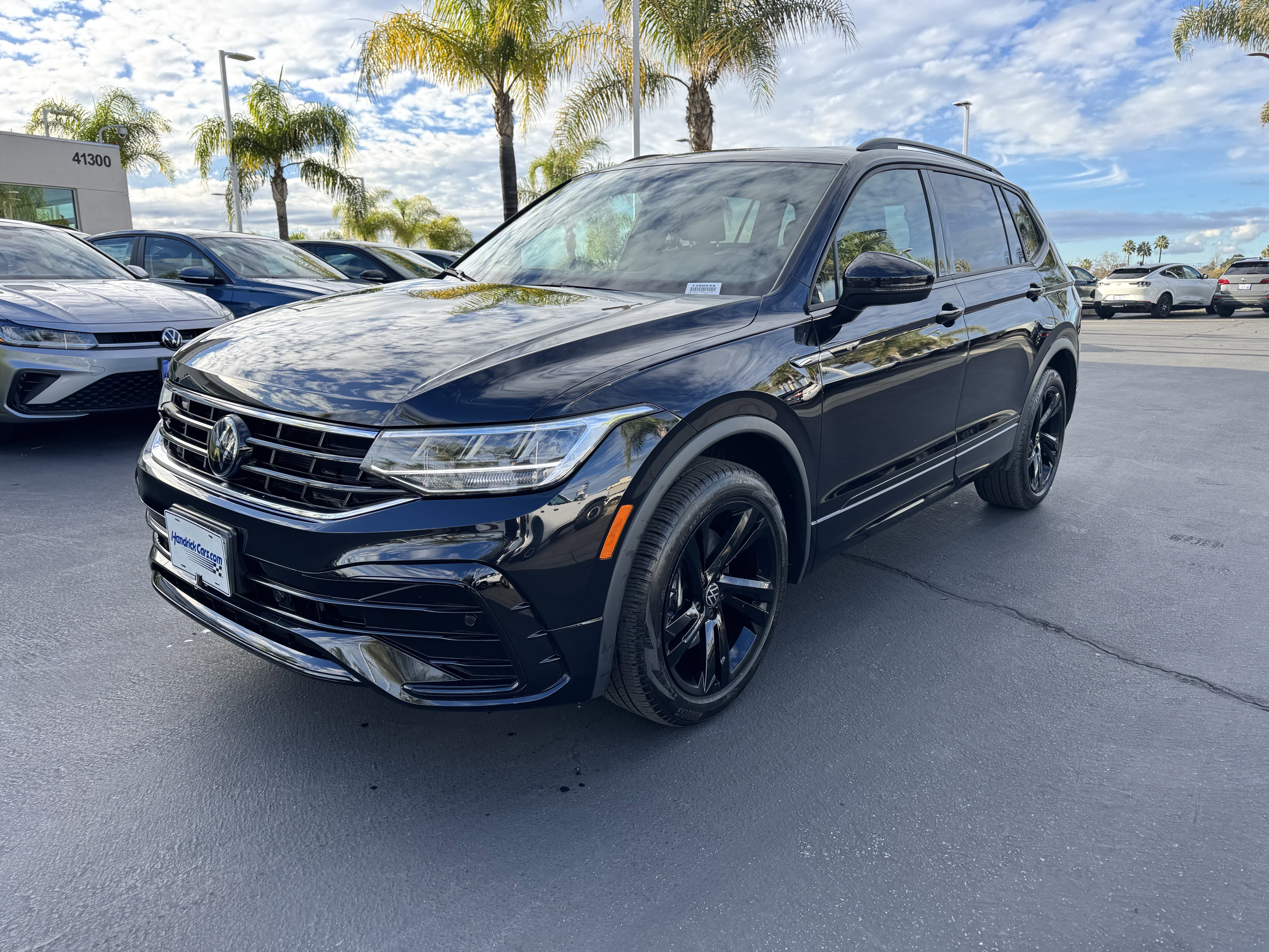 Certified 2024 Volkswagen Tiguan SE R-Line image 5