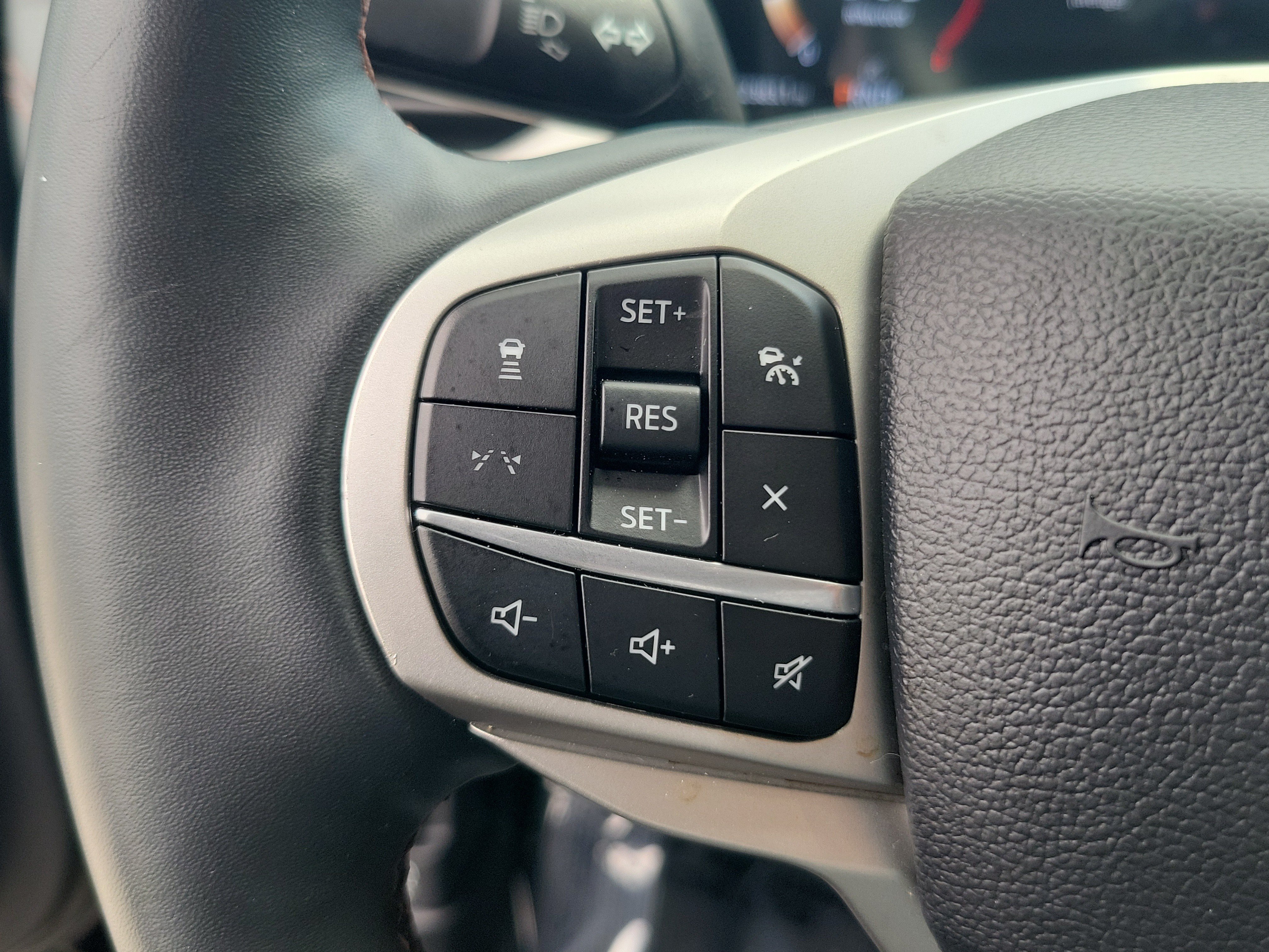 Used 2025 Ford Explorer Active w/ Active Comfort Package RWD image 21