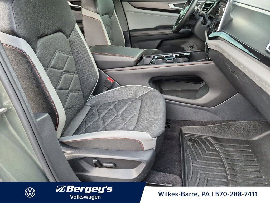 Used 2024 Volkswagen Atlas Peak Edition SEL AWD/4WD image 37