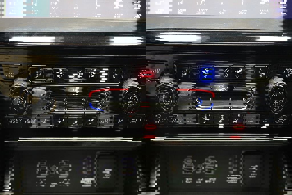 Used 2022 Jeep Grand Cherokee Trailhawk w/ Advanced Protech Group II AWD/4WD image 25