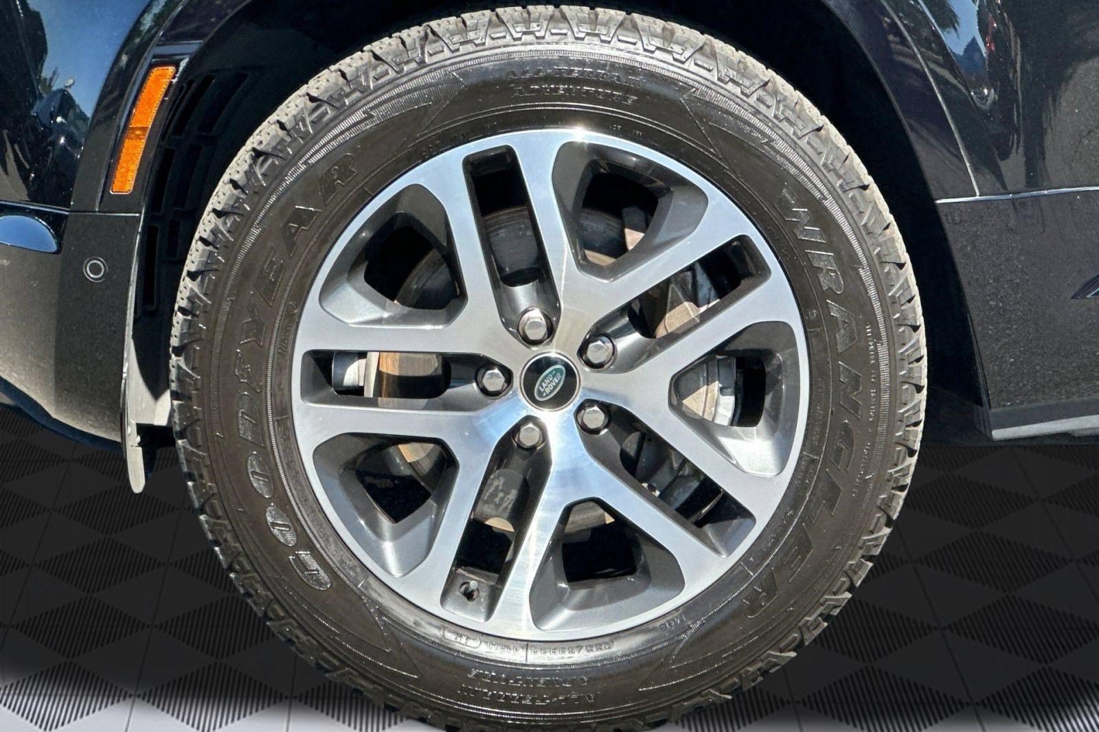 Certified 2022 Land Rover Defender 110 X-Dynamic HSE AWD/4WD image 12