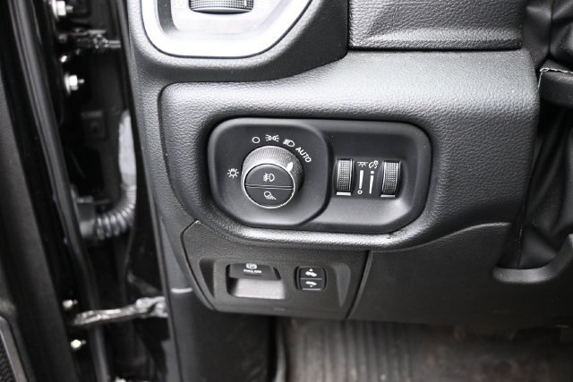 Used 2022 RAM 1500 Laramie AWD/4WD image 16