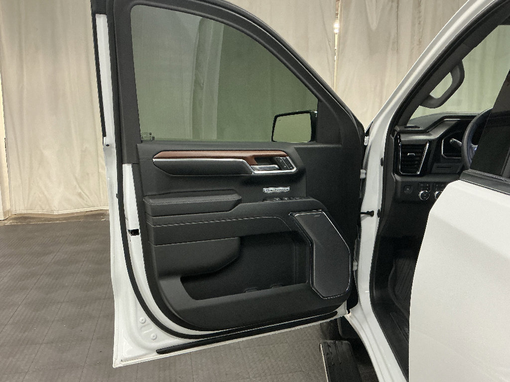 Used 2023 GMC Sierra 1500 Denali AWD/4WD image 19
