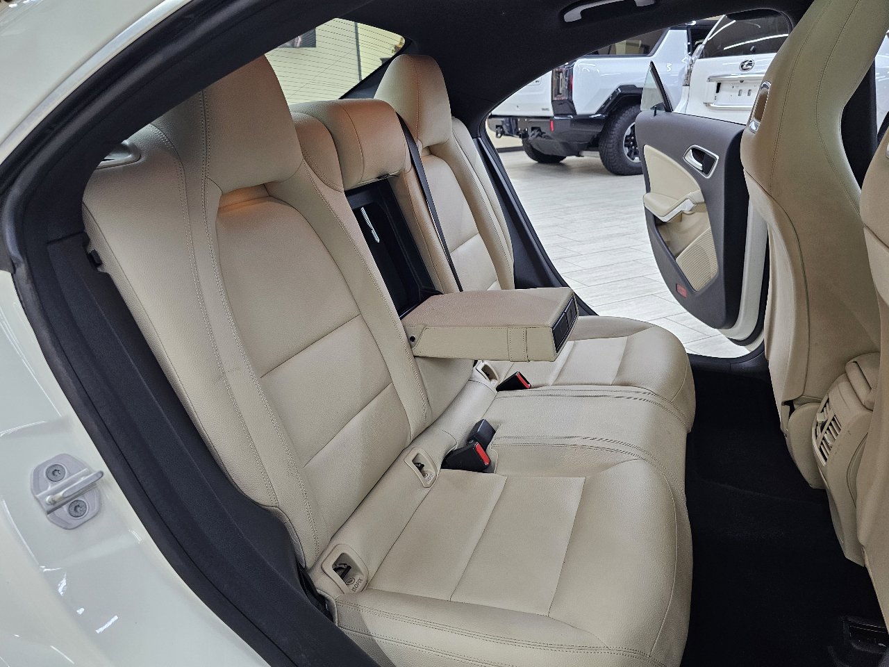 Used 2018 Mercedes-Benz CLA 250 4MATIC image 24