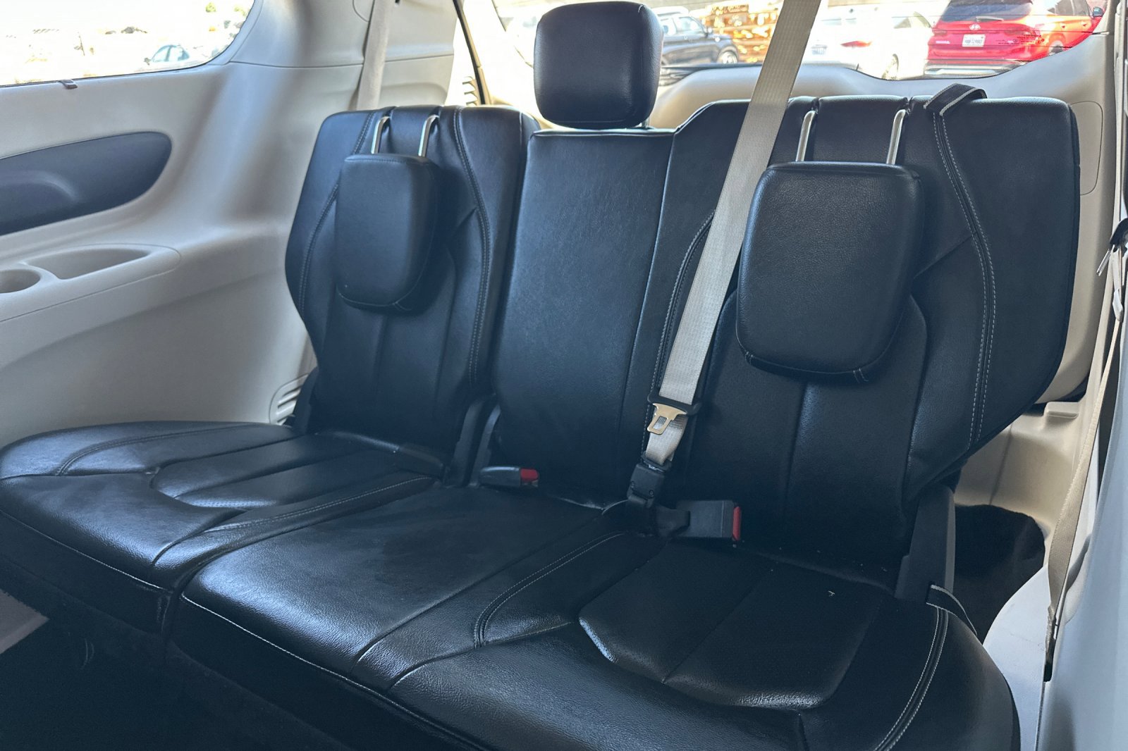 Used 2022 Chrysler Pacifica Touring-L image 15