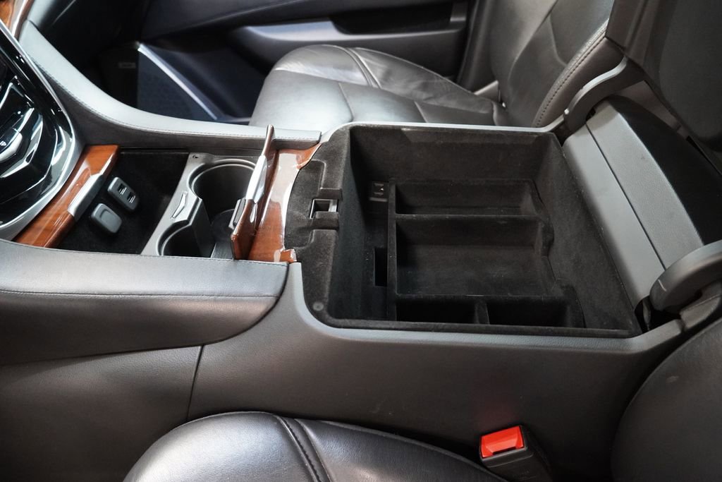 Used 2019 Cadillac Escalade ESV Luxury image 28