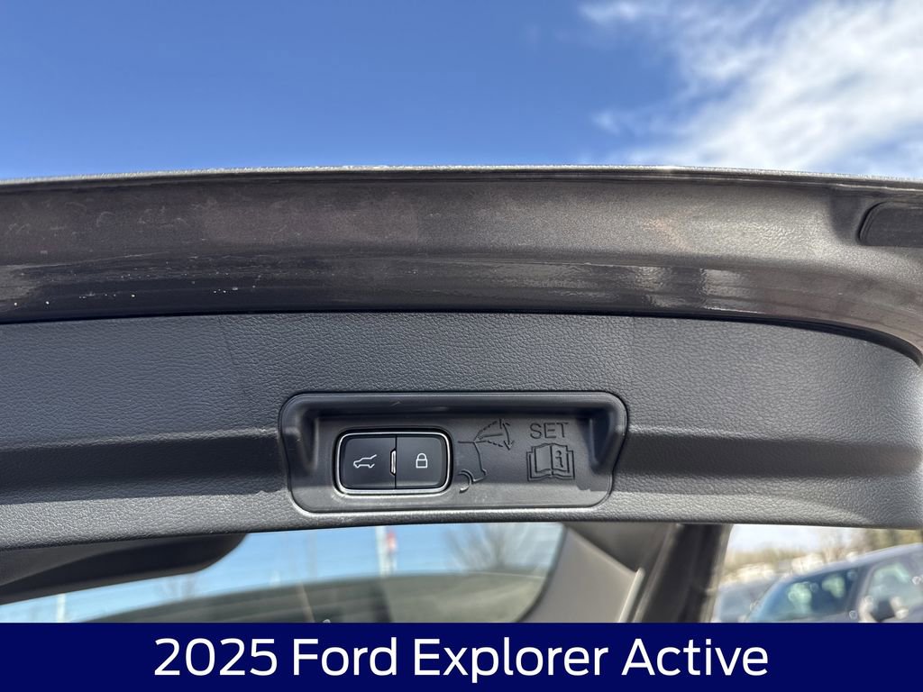 Used 2025 Ford Explorer Active image 17