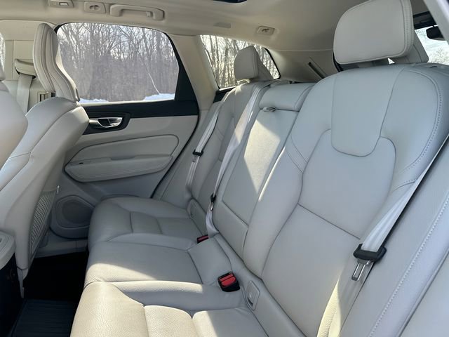 Used 2025 Volvo XC60 T8 Plus w/ Protection Package Premier image 19